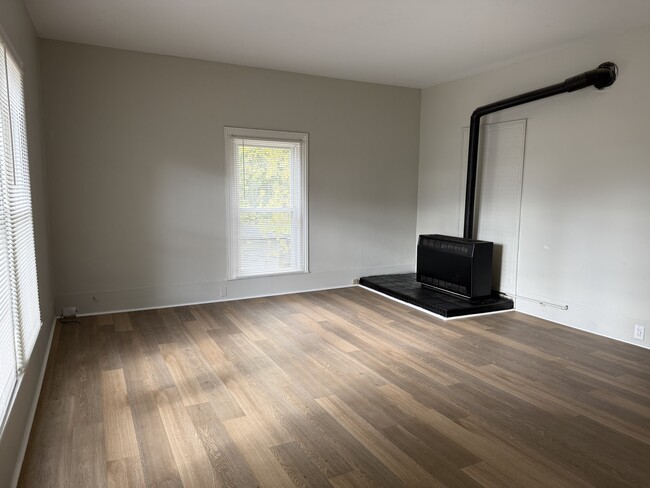 Photo - 522 Fleming St House