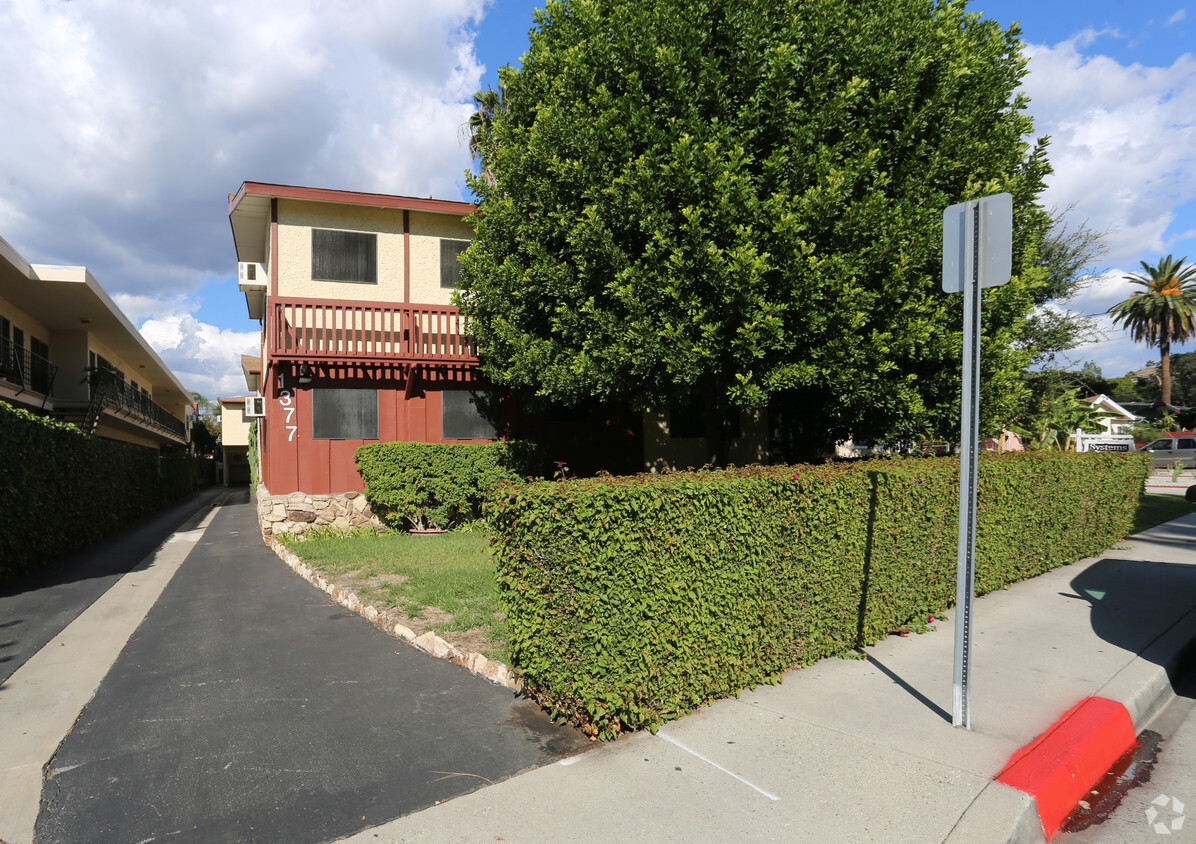 Building Photo - 1377 E Acacia Ave