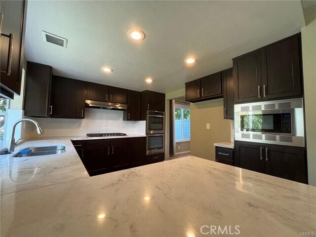 Foto del edificio - 25502 Goldenspring Dr