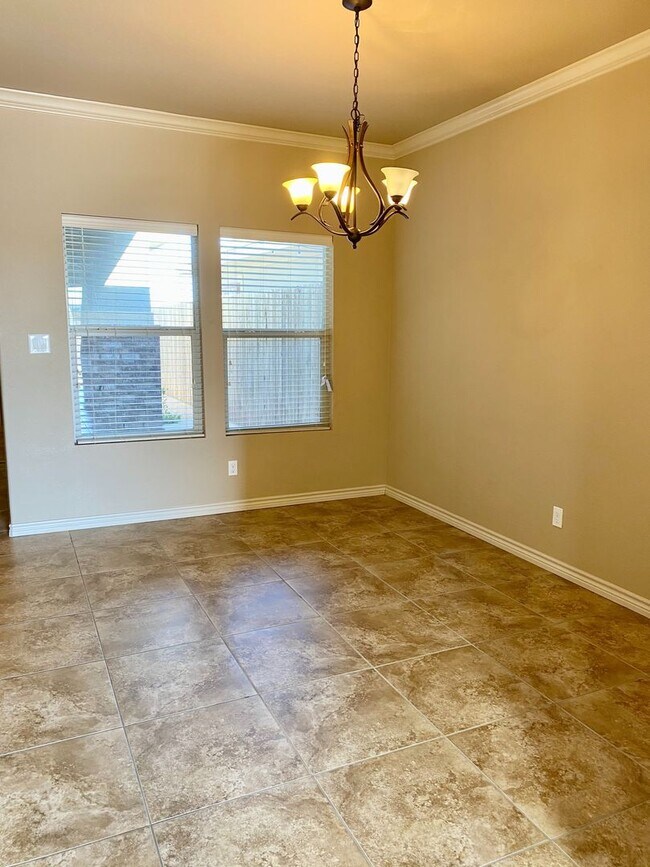 Foto del edificio - COMING SOON!! Two story townhome