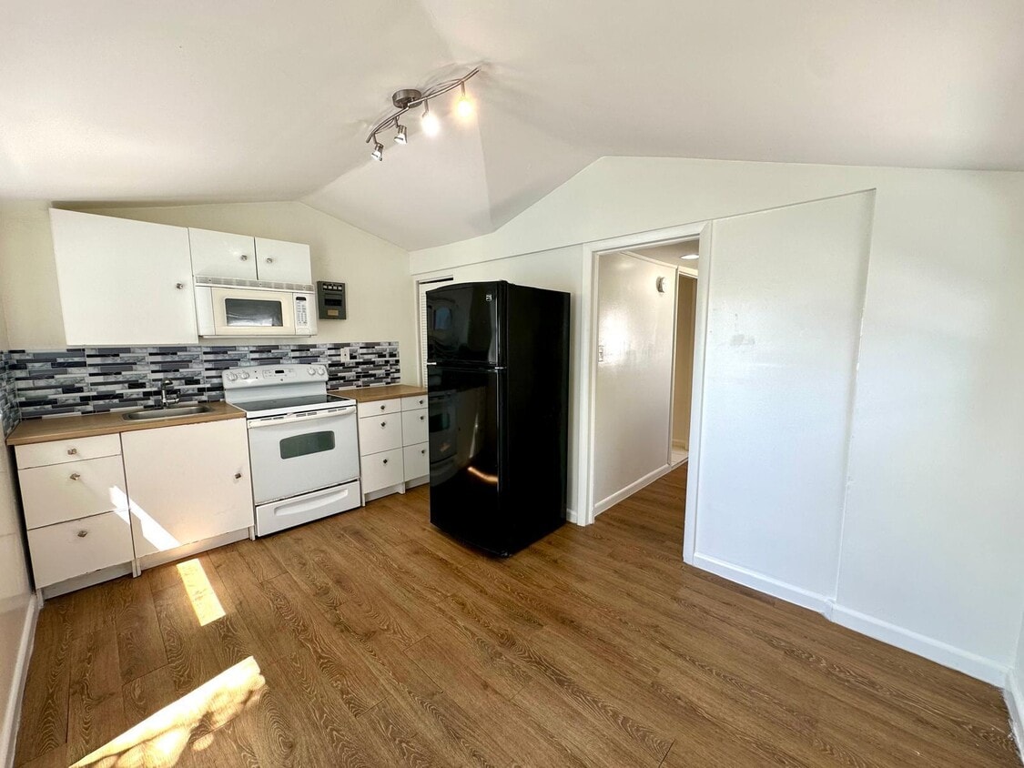 Primary Photo - 6101 Webster Ave