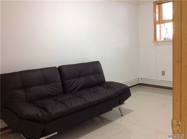 Foto del edificio - 84-39 60th Rd