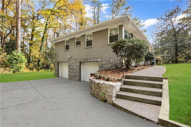 Building Photo - 1196 Tuckawanna Dr SW