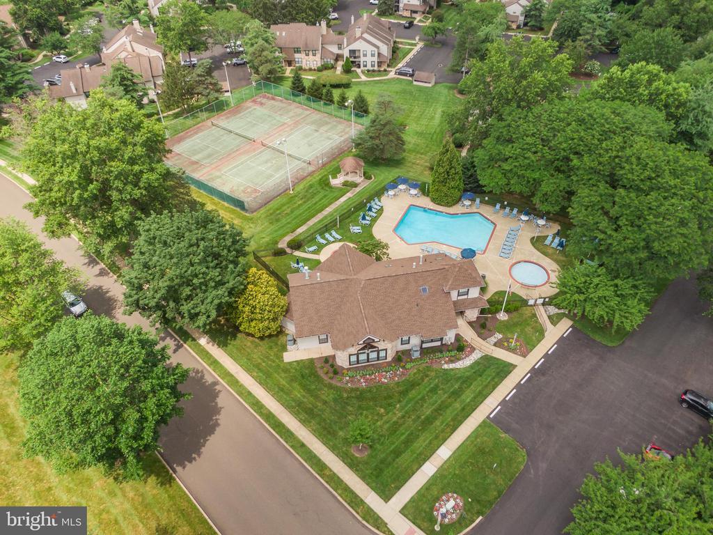 Foto principal - 301 SASSAFRAS Ct