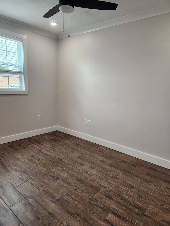 Building Photo - 213 N Pruett St