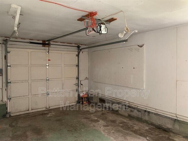 Building Photo - 44 S College St