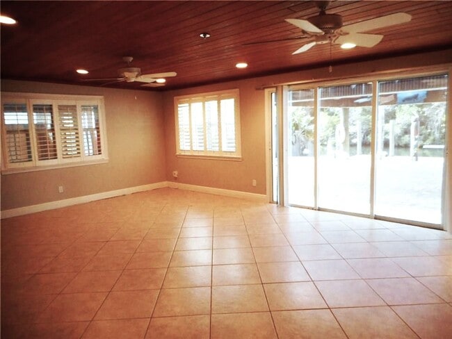 Building Photo - 1903 Robalo Dr