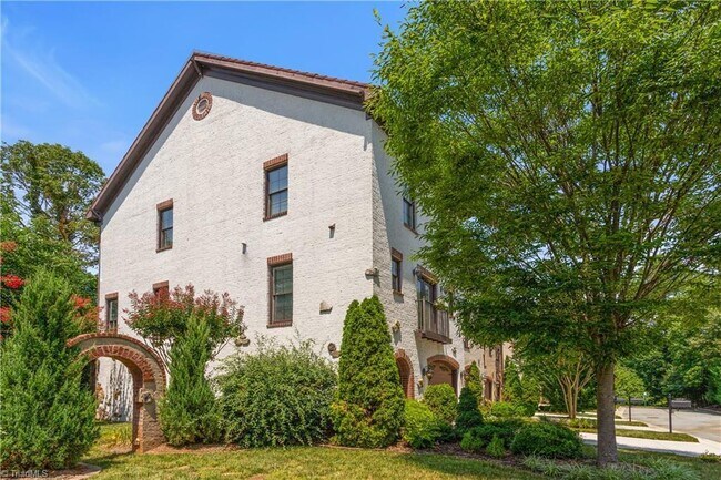 Foto del edificio - 812 Pisgah Church Rd