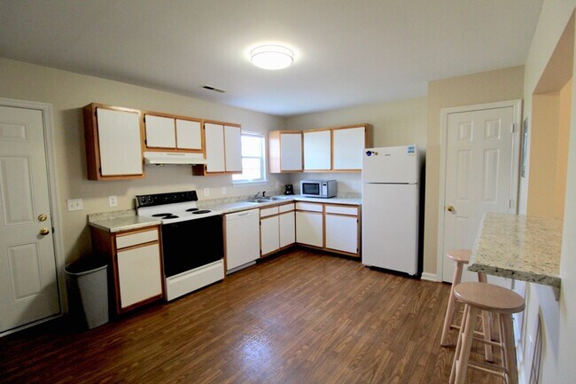 Foto del edificio - 577 Pheasant Run Cir