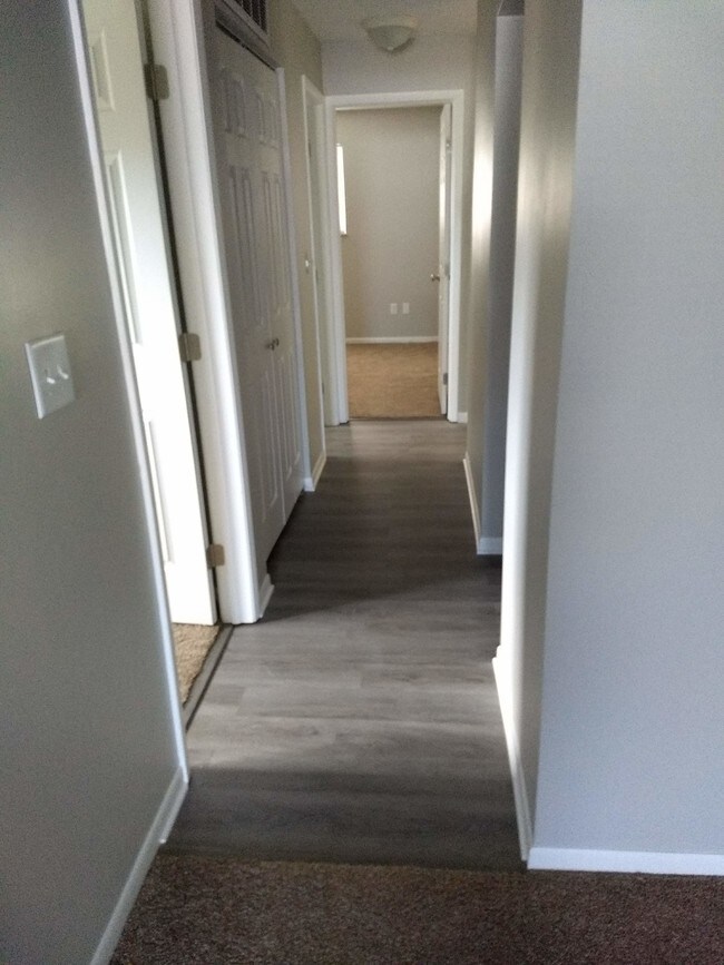 Main hallway - 1574 Leedes Rd
