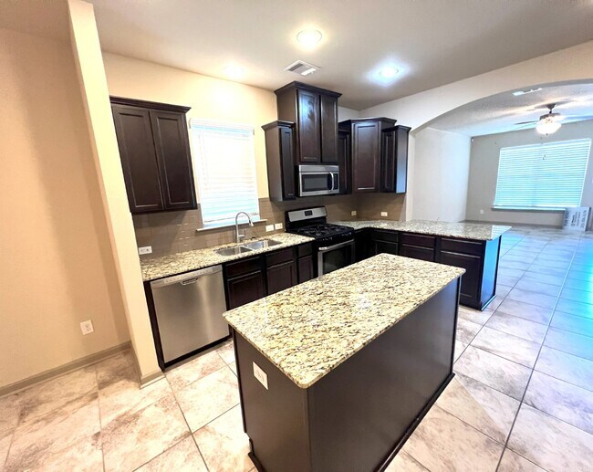 Building Photo - "Desirable 3-Bedroom Home with Guest Suite in Pelican Lakes - A Must-See Rental Property!"