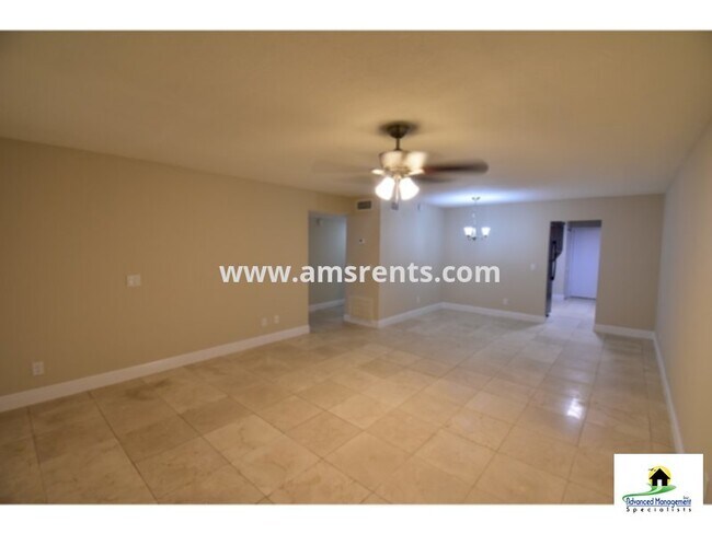 Foto del edificio - 550 Hattaway Dr