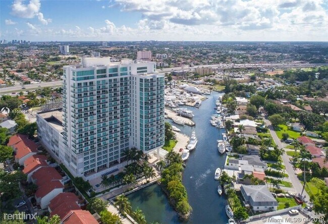 Foto del edificio - 2 br, 2 bath Apartment - 1951 NW N River Dr