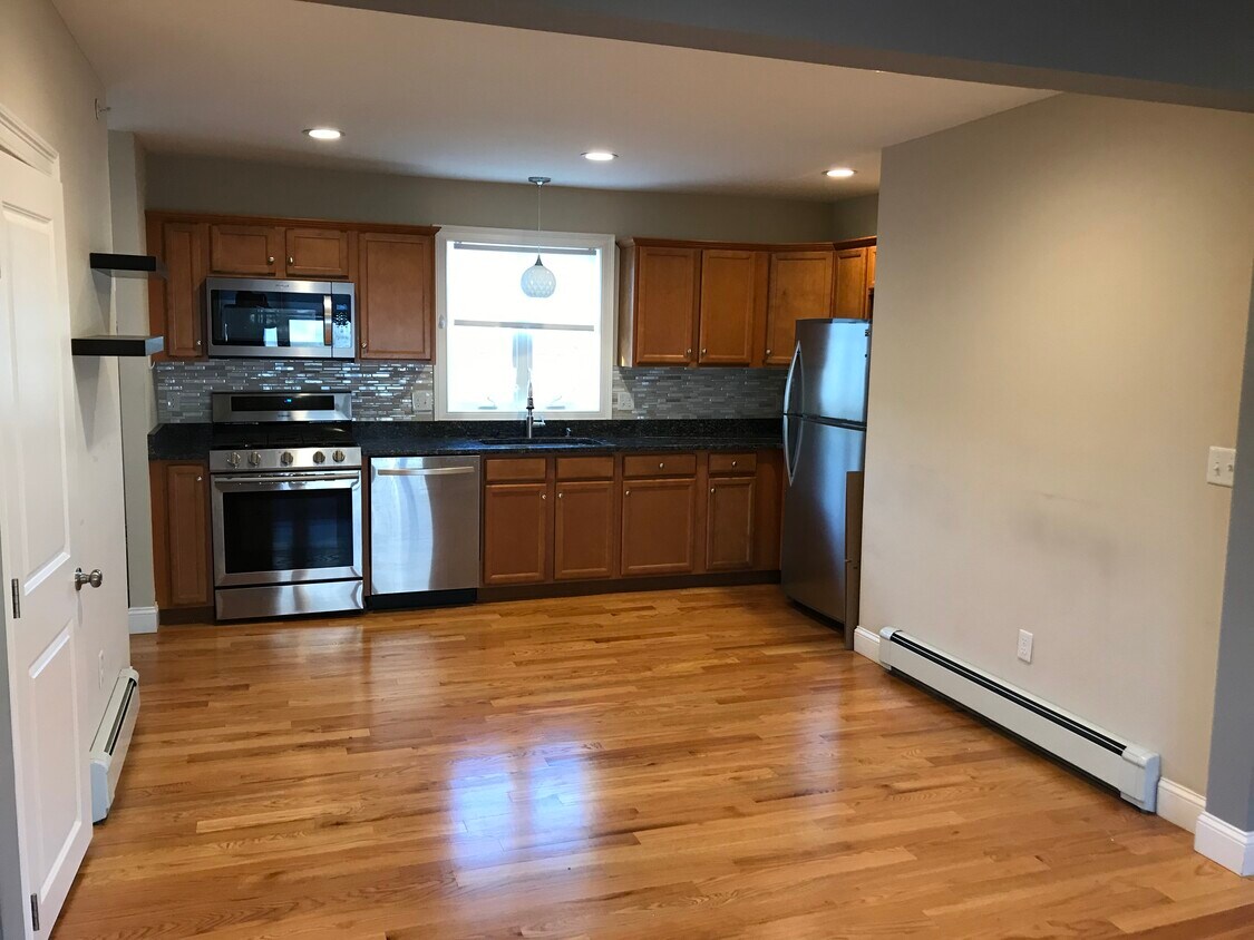 15 Wilson St, Chelmsford, MA 01824 Apartments in Chelmsford, MA