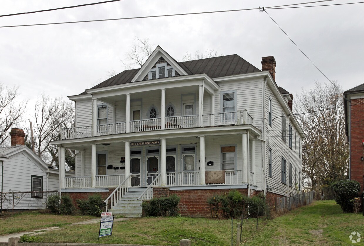 Primary Photo - Hill Crest Apartments