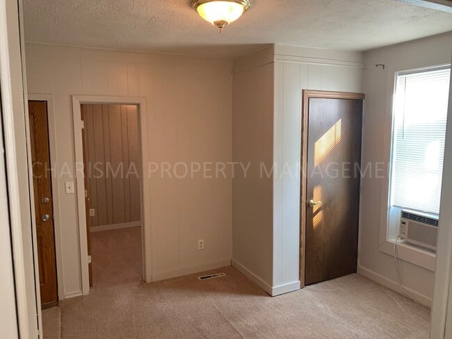 Building Photo - ONE BEDROOM LOCATED IN DOWNTOWN SIOUX FALLS.