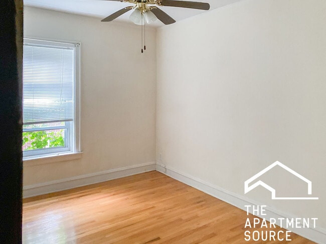 Building Photo - 2008 W Foster Ave