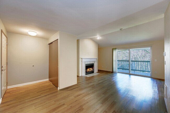 Building Photo - 3-Bed 2-Bath Condo in Mountlake Terrace