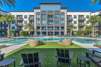 Building Photo - AVERE SOUTHSIDE QUARTER