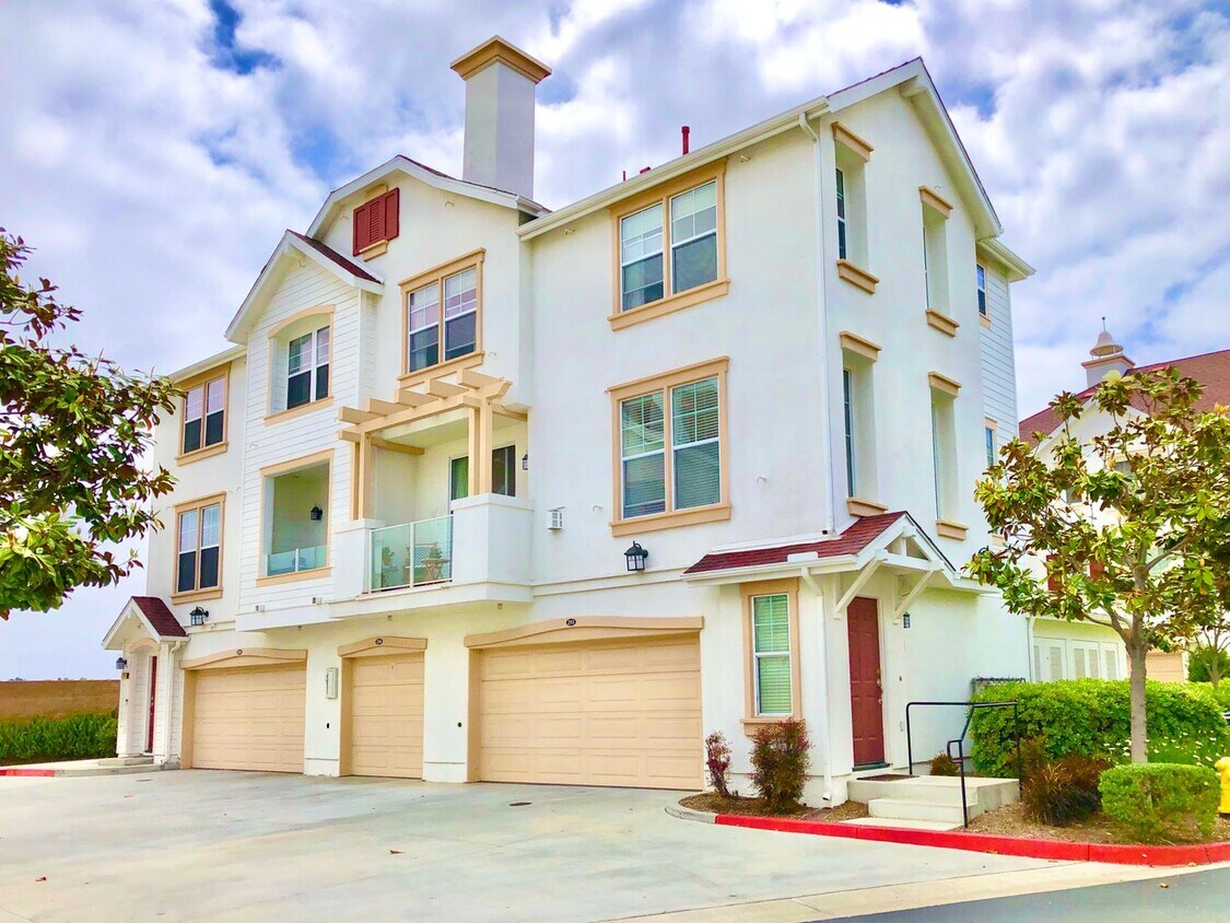 Primary Photo - Beautifully Upgraded & Appointed End Condo...