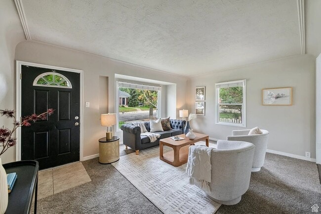 Building Photo - 1980 Downington Ave S