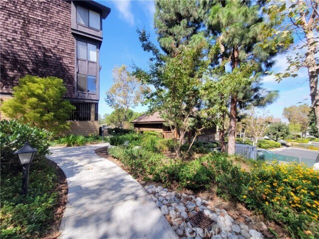 Building Photo - 2510 E Willow St