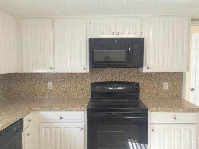 Building Photo - 704 Sunrise Ct
