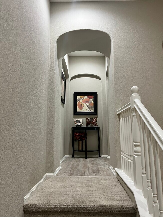 Foto del edificio - 102 Paseo Bravo