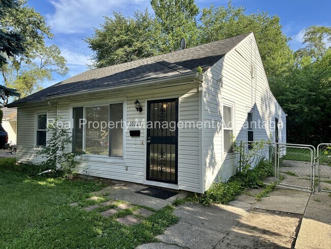 Foto del edificio - Mid-Century Ranch Boasts 3 Large Bedrooms ...
