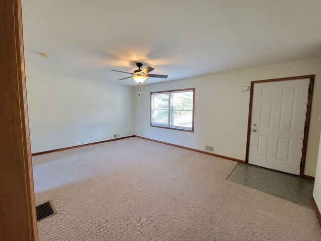 Building Photo - 4Bed/3.5Bath Townhouse in Med Center Area ...