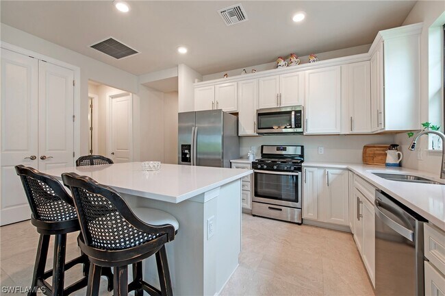 Building Photo - 12041 Canal Grande Dr