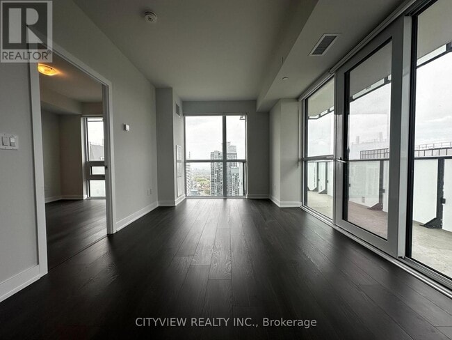 Photo du bâtiment - 430-4430 Square One Dr