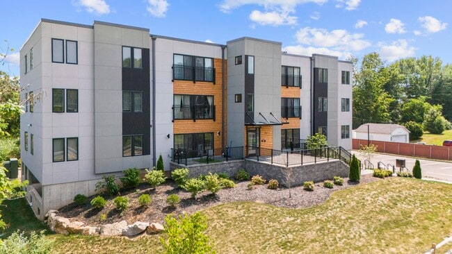 Building Photo - 245 E Main St