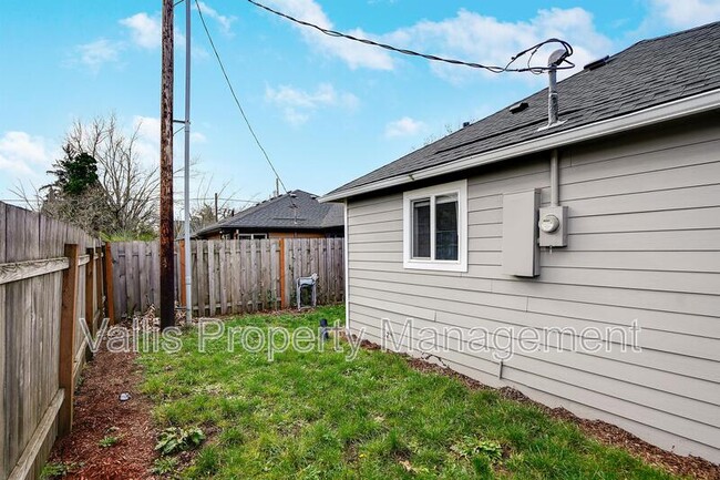 Building Photo - 1130 14th St NE
