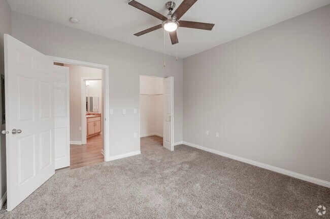 The Birch - Dormitorio principal *1BR, 1BA - 903SF - Dormitorio - Woodland