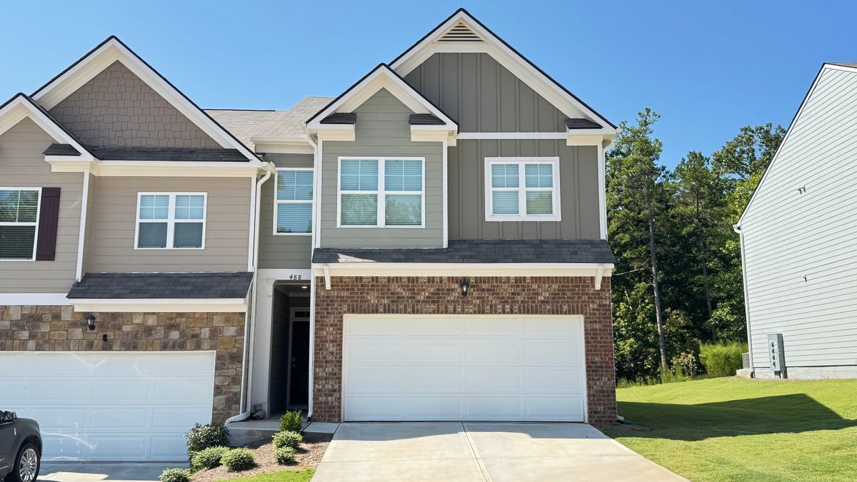 Primary Photo - 488 Stoneybrook Dr