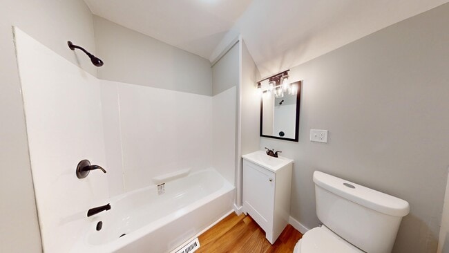 Building Photo - 2027 W 105th St