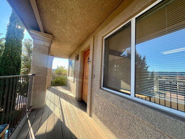 Foto del edificio - Unfurnished, 1-year long-term rental