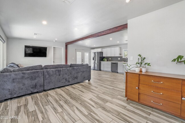 Foto del edificio - 1319 E Orangewood Ave