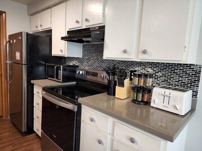 Foto del edificio - 15904 Admiralty Way