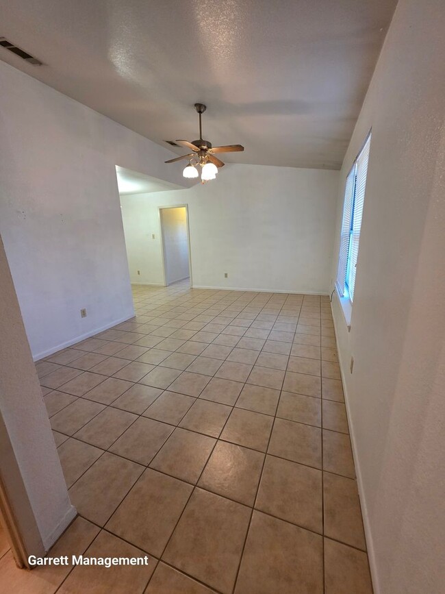 Building Photo - 1703 Taylor St