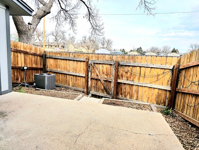 Back patio/yard - 3724 Quail St