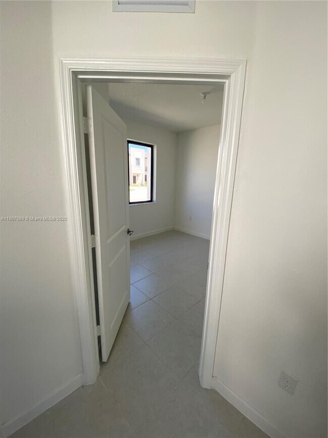 Foto del edificio - 20964 NE 8th Ave