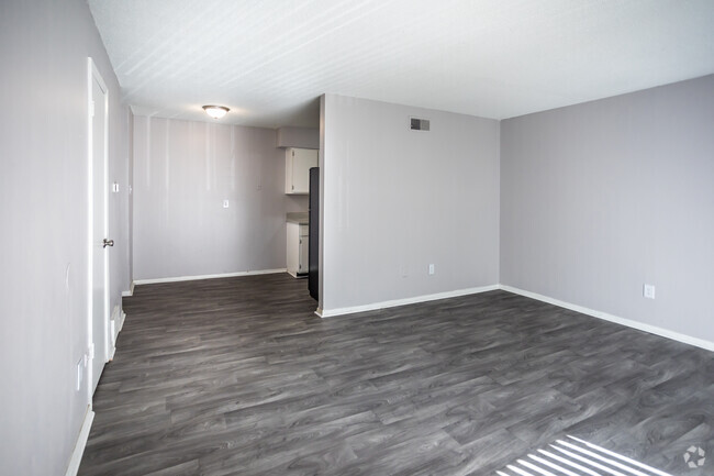 1 BR, 1 BA - 632SF - Oakridge Apartments