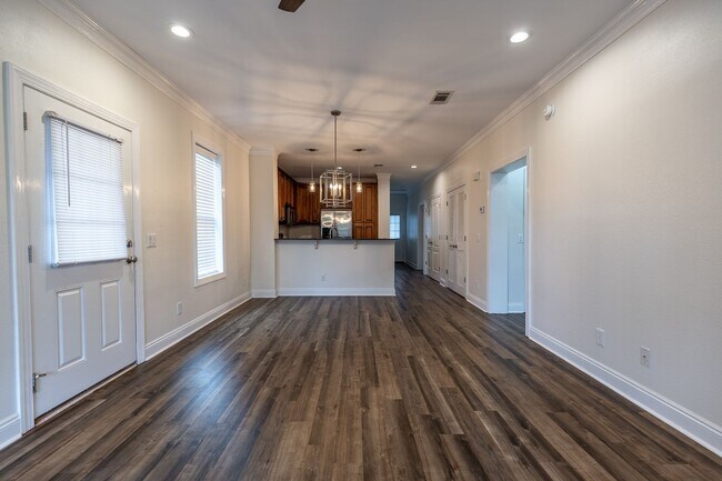 Building Photo - New special for move in!