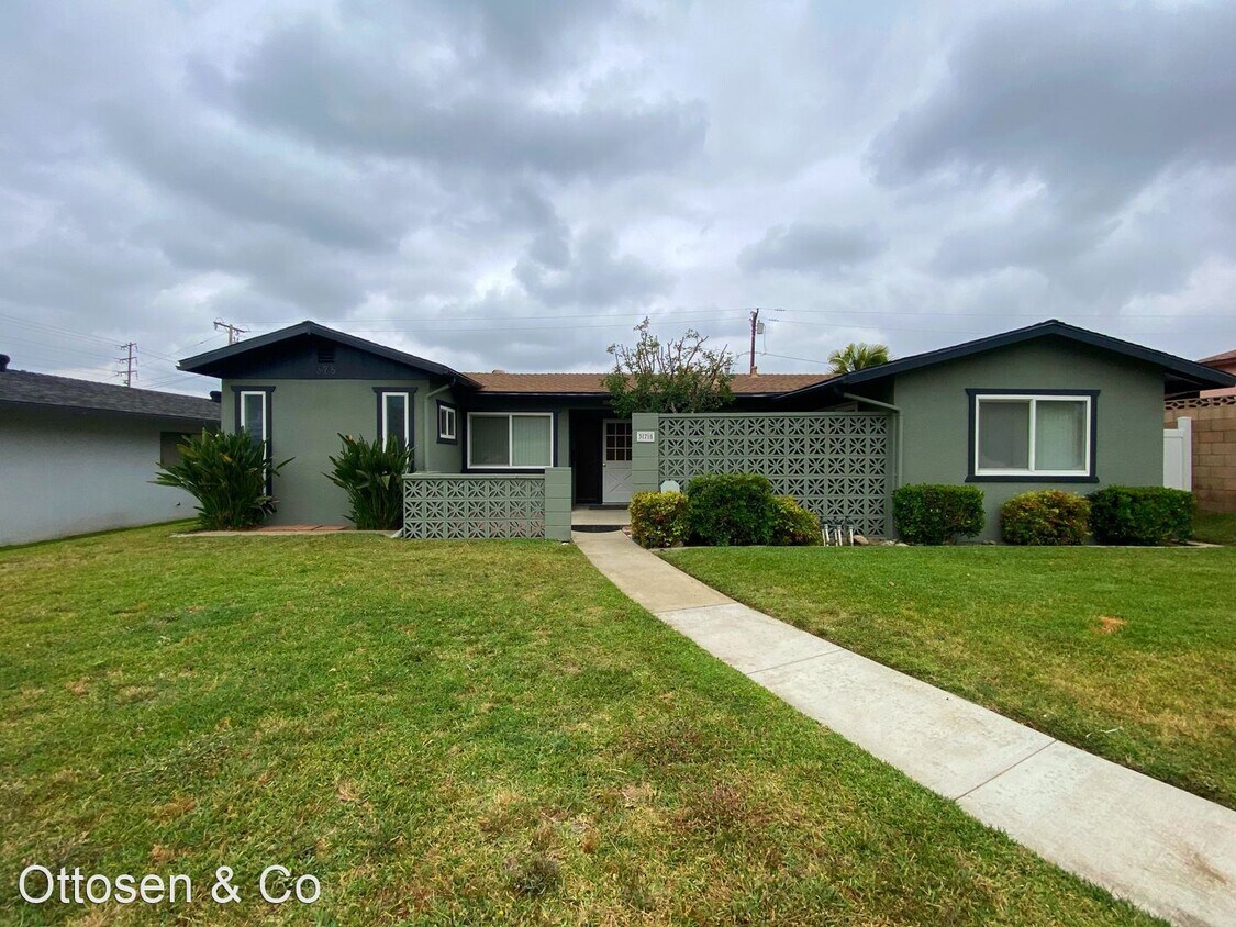 Primary Photo - 4 br, 2 bath House - 375 S San Antonio Ave