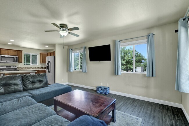 Foto del edificio - Updated end-unit townhouse for rent!
