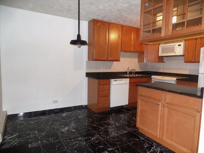 Building Photo - 2200 Arbor Cir