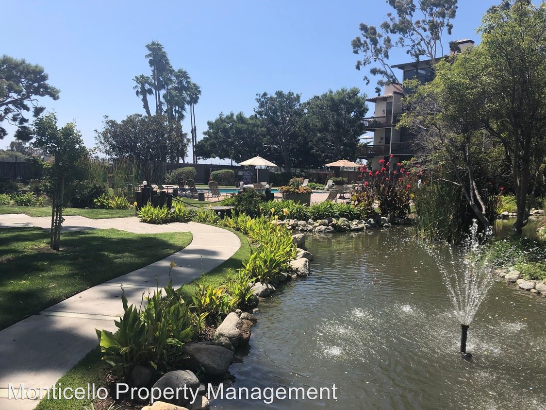 Foto principal - 5235 Marina Pacifica Dr N