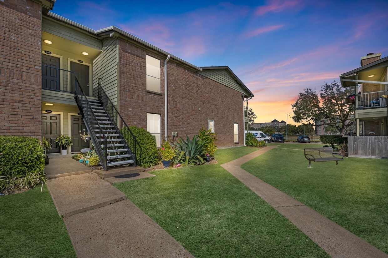 Foto principal - 18800 Egret Bay Blvd